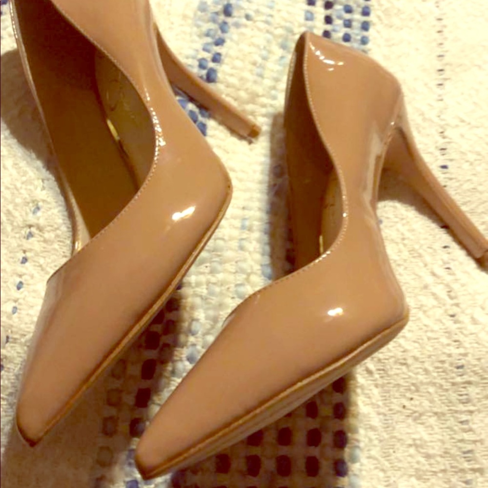 Jessica Simpson nude patent pumps